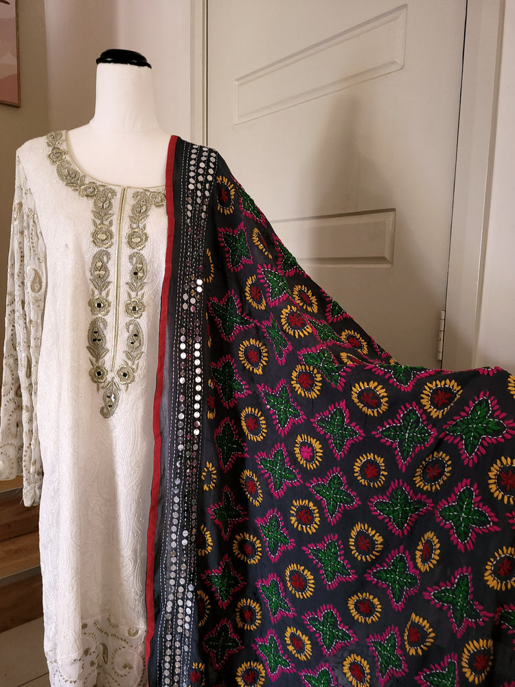 Grey & Multi phulkari duppata