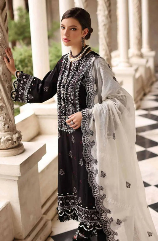 Embroiderd black & white