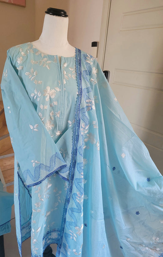 Skyblue embroiderd lawn 3pc