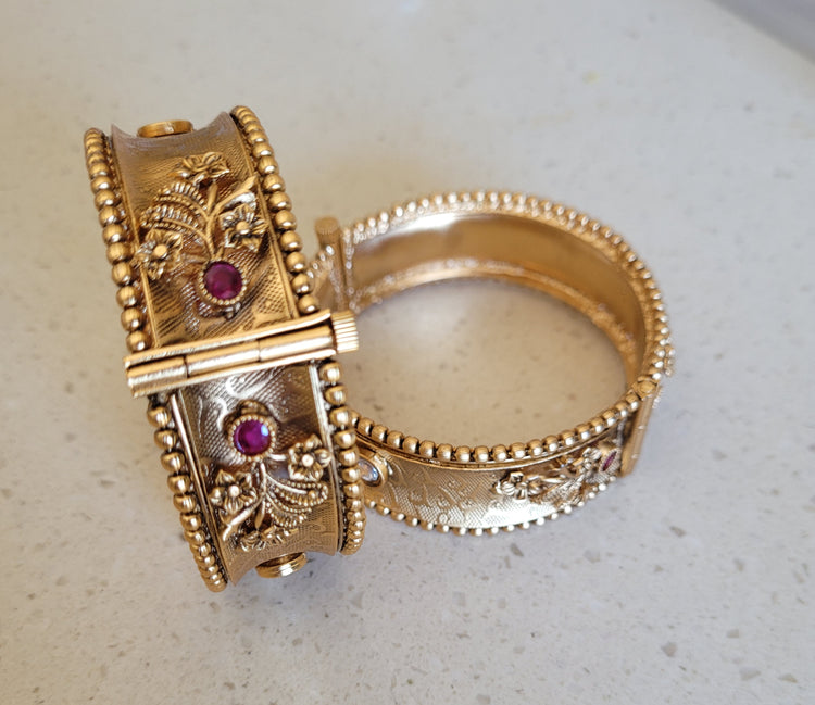 Openable Antique Kara