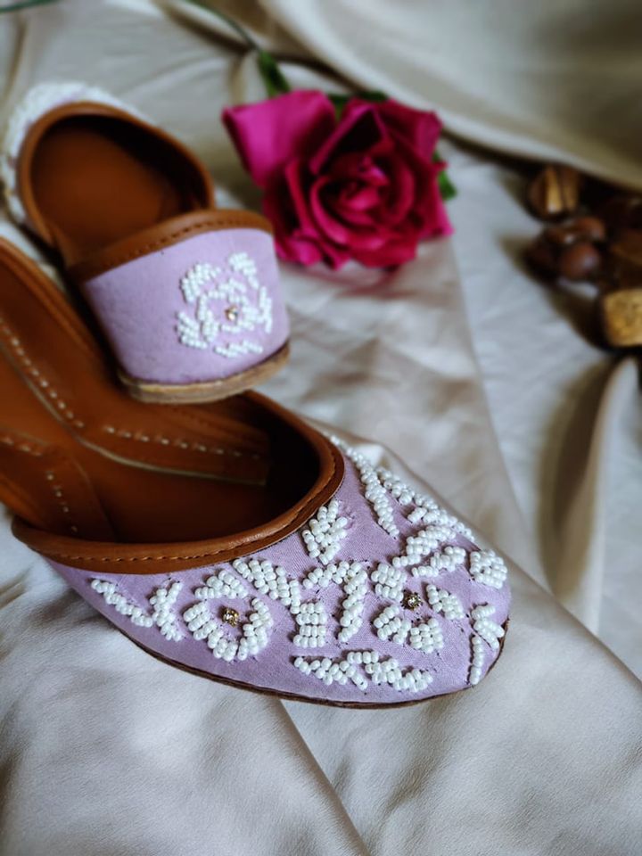 Daisy Embellished Khussa (Light Purple & White)