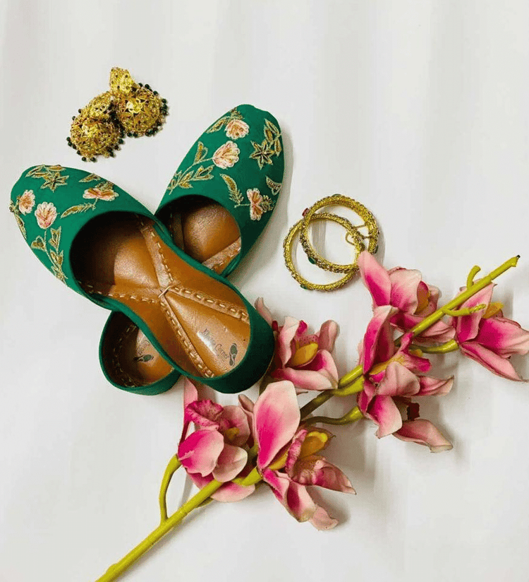 Emerald Shine Khussa (Emerald Green & Golden)