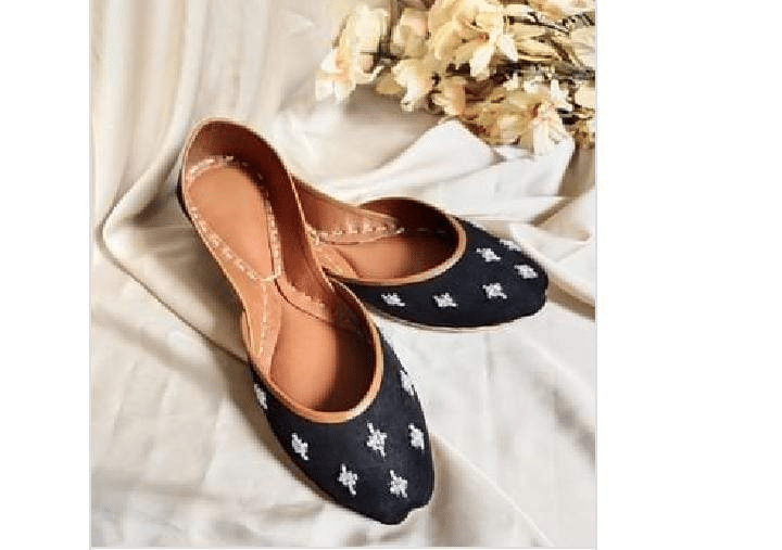 Go Casual Khussa (Black & White)