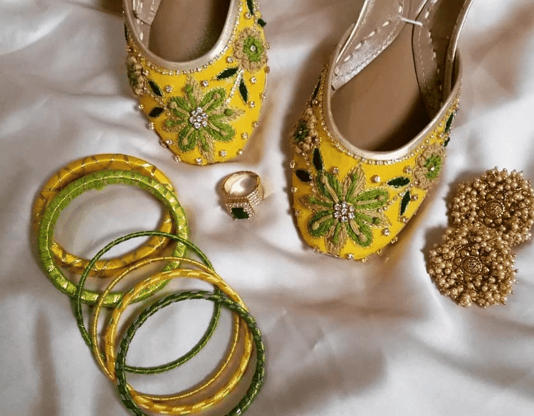 Mehndi Khussa (Mehndi Yellow & Green)