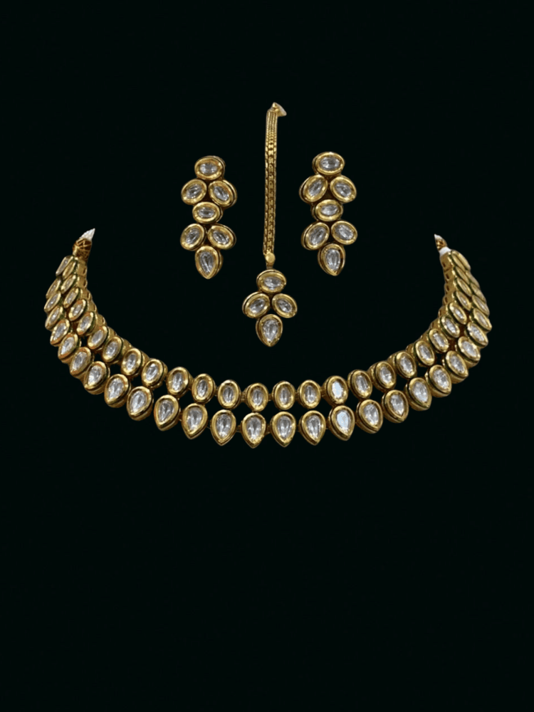 Delicate Kundan Necklace Set